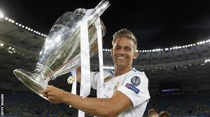 Born in madrid, llorente joined real madrid's youth setup in 2008, aged 13. Marcos Llorente Atletico Madrid Sign Defensive Midfielder From Real Madrid Bbc Sport