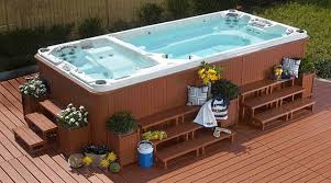Eine anregung, wie der gartenbesitzer schnell und einfach ein schlichtes gartenhaus selber bauen kann, das sich hervorragend als geräteschuppen in einem kleinen garten eignet, liefert die. Outdoor Badewanne Feuer