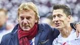 Zbigniew boniek is the 238th most popular soccer player (up from 248th in 2019), the 248th most popular biography from poland (up from 277th in 2019) and the 4th most popular polish soccer player. Polens Ganzer Stolz Zbigniew Boniek Wird 60 Die Uefa Uefa Com