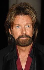 🎉 Country legend Ronnie Dunn turns 72 today! Born