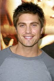 Eric Winters's Instagram, Twitter & Facebook