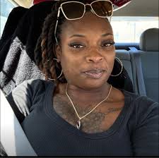 Scoop: Nashville 添加了1 张新照片— 和Joe...