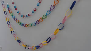 Ein klassiker unter den girlanden ist jene aus selbstgemachten papierringen. Diy Dekorationsideen Fur Den Schulfasching Betzold Blog