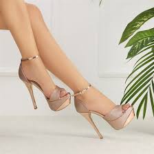 Bronz Topuklu Platform Ayakkabi Abiye Kiyafetlerinizin Altina Cok Yakisacak Yuksek Topuklu Ayakkabi Ince Topu Topuklular Moda Ayakkabilar Sivri Uclu Topuklar