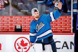 Winnipeg Mb October 14 Goaltender Laurent Brossoit 30 Of The Winnipeg Jets Waves To The Fans After Receiving First Star Jets Hockey Winnipeg Jets Nfl Fans