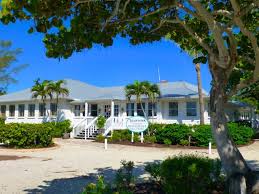 Island inn owns about 200 yards of private beach, which most guests consider the highlight of the hotel. Hotel Review Island Inn Sanibel Florida Grown Up Travel Guide Com