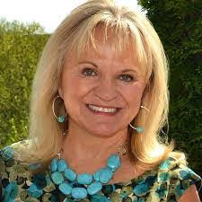 Donna Walrath's Instagram, Twitter & Facebook