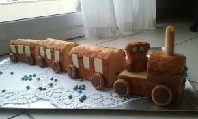 Gateau Pour La Creche Avec Des Biscuits Gateaux Industriels Gateau Anniversaire Enfant Anniversaire Enfant Gateau Enfant
