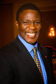 This is why you should live peacefully in Kenya 🇰🇪 as polar bears 🐻‍❄️  roam widely in Canada 🇨🇦. My “2 cents!” This fellow abandoned his rifle  was pursued by a polar