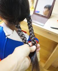 簡単カワイイリボン編み込みのやり方セルフヘアアレンジ特集