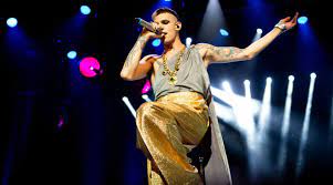 Laredo, dreams we've had, banana nicole smith. Achille Lauro In Concert At The Casa Della Musica In Naples His Alter Ego On Stage Napolike It