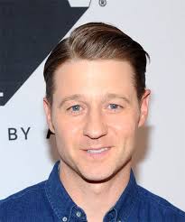 Ben McKenzie Hairstyles And Haircuts