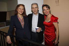 Seweryn krajewski (born 3 january 1947, nowa sól, poland) is a polish singer and songwriter who rose to fame in the 1960s and 70s with the popular polish band czerwone gitary. Byla Zona Krajewskiego Powaznie Chora Nie Chce Pomocy Super Express Wiadomosci Polityka Sport