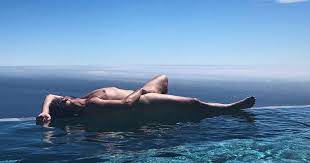 Baudet was the founder of the forum for democracy party that was elected into the dutch parliament in 2017. Thierry Baudet Verbaast Met Pikante Foto Op Instagram Show Ad Nl