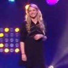 Laura se rend chez le médecin afin de faire une échographie, ce qu'elle a dans le ventre n'est pas exactement ce à quoi on pourrait s'attendre… cet extrait. Laura Laune Et Jeremy Ferrari Leur Sketch Trash Sur Une Fillette De The Voice Sur Buzz Insolite Et Culture