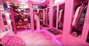Последние твиты от jeffree star (@jeffreestar). Jeffree Star House Pink