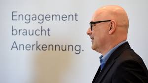 Dies können sie in der meldung ihres. Torsten Albig Und Hannelore Kraft Haben Neue Jobs Der Spiegel
