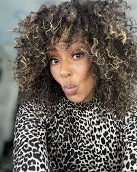 Mel B revela que não usou calcinha em cerimônia em que ganhou honraria do  príncipe William