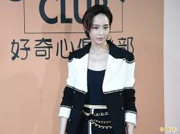 Jun 02, 2021 · 38歲女星張鈞甯向來給人氣質健康的形象，然而今年3月出席手機代言記者會時，身材暴瘦成紙片人引發眾人譁然，原來是為了新片保密的她有苦難言，僅以「不得已的苦衷」帶過暴瘦原因。不過相隔3個月，昨（1日）再度現身大陸參加香奈兒活動，不但亮麗登場更秀出一雙美腿，被不少陸媒激讚. 5 Lfdkzwbtx62m