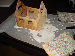 Torta di compleanno facilissima ecco come fare una torta decorata come un orologio in modo facile, divertente e alla portata di tutti. Torta A Forma Di Casetta Foto Decorazione E Ricettina Forum Mrcarota It