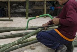 Bagian bawah bangunan juga di beri tempat menyimpan benda pusaka yang berbentuk seperti sumur. Cobain Yuk Nikmatnya Minum Dari 9 Gelas Bambu Ini