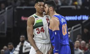 Parce que ce jeune français au talent incontestable a marqué ses premiers paniers à cholet basket , chez nous. Enes Kanter Et Giannis Antetokounmpo Se Chauffent Basket Usa