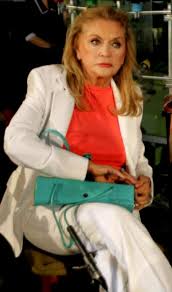 Zina dumitrescu implineste, luni, 78 de ani si in ciuda varstei nu vrea sa stea departe de podium. Detalii NeÈ™tiute Din Trecutul Zinei Dumitrescu A Avut O ViaÈ›Äƒ De TelenovelÄƒ