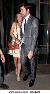 Krasinski, 30, proposed to blunt, 27, in august 2009 with a. John Krasinski Und Emily Blunt Besuchen Stanley Tucci Und Felicity Blunt Pre Wedding Getranke Raffungen Am Shoreditch House Stockfotografie Alamy