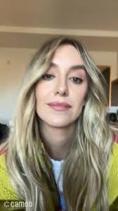 talk about making a little girls morning 🥺❤️ @Lainey Wilson you rock!  #laineywilsonmusic #laineywilson #heartlikeatruck #fypage #fypシ #fypシ #fy  #littlelaynee #countrymusictiktoks #countrymusic #cameo ...