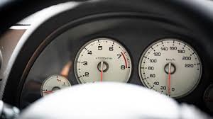 Namun, ralat maksimum masih dibenarkan asalkan 'tidak melebihi 10 peratus kelajuan sebenar, dan ditambah 4kmj'. Meter Laju Speedometer Anda Sebenarnya Kurang Tepat Meter Tunjuk 110 Km H Tapi Tak Sampai Pun Wapcar