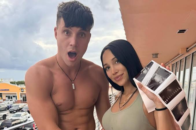 OnlyFans Model Scarlet Vas Pregnant with Stepbrother's Baby
