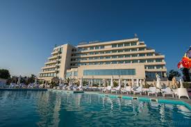 Situat la numai 100 m de plaja langa hotel iaki. 10 Hoteluri De 4 Stele Din Mamaia Blogul Travelminit Ro