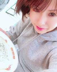愛葉るびさんのインスタグラム写真 - (愛葉るびInstagram)「#日本ラーメン大百科 2枚目以降はただ美味しそうな食の記録。 #ニセコラーメン  また食べたいなー。ポテトムースたっぷりの不思議な味噌ラーメン🍜 ニンニクつけ麺のことも忘れてないので行きたいです。 つけ麺 ...