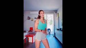 We would like to show you a description here but the site won't allow us. Martina Carraro Si Scatena Dalla Piscina Ai Balletti Di 40 Minuti Video Gazzetta It