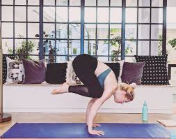 Welcoming 2019 With An Old Favourite Bakasana Crane Or Crow Pose Is One Of My All Time Favourite Poses And Cer In 2020 Crow Pose Crane Pose Strengthen Wrists