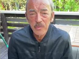 Тем не менее, стоит отметить, что михаил боярский нередко появляется на разных снимках без шляпы. Kozha Da Kosti Mihail Boyarskij Napugal Svoim Vneshnim Vidom Video Chitat Na Golos Ua