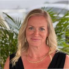 Amy Stenberg's Instagram, Twitter & Facebook