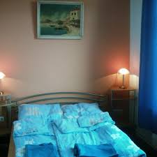 Von hier aus startet man zu schönen spaziergängen an das nahe rheinufer oder in den südpark. Unterkunft Haus Marienburg 20 Wohnung In Lubeck Gloveler