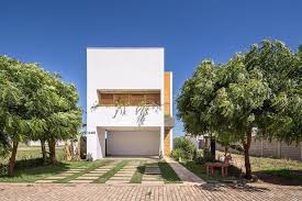 Anda bisa melihat contoh gambar carport minimalis sederhana ini dengan beberapa dimensi baik kecil, menegah, besar, hingga dimensi aslinya yaitu 640 x 425 px. 7 Inspirasi Carport Minimalis Terbaru Agar Rumah Teduh