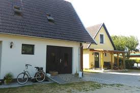 Möchtest du eine wohnung in zingst mieten, musst du also nicht mehr gezielt provisionsfreie wohnungen suchen. Ferienwohnung Bakelberg 2 Zimmer Ferienwohnung 1 Etage Ahrenshoop Fischland Darss Zingst Ostsee Reisen De