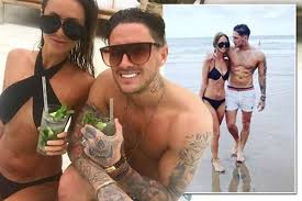 He used to be a roofer. Look Away Charlotte Stephen Bear Appears To Be Enjoying A Holiday Romance With Mystery Woman On Bali Holiday Mirror Online