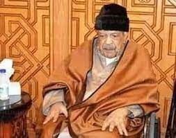 مرايا النقد تحولات التجربة الشعرية عند محمد الشحات، وهو الجزء الثانى من الدراسات. Xkiuhbowk0flqm