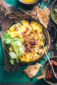 Moong Dal Daliya Khichdi Is A Healthy One Pot Meal Made Using Broken Wheat Moong Dal And Spices Serve This Y One Pot Meals Vegetarian Recipes Legumes Recipe
