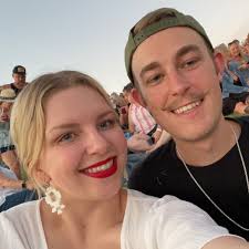 Taryn Burns and Brady Deaton's Wedding Website