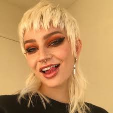 Platinum blonde Mullet