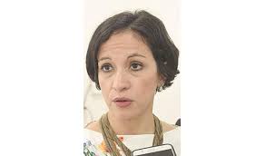 Ministra elogia colocación de bonos y minimiza preocupación por deuda