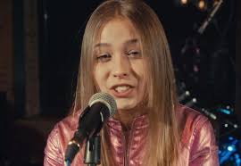 Qenex Spiewa Mata Kiss Cam