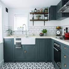 Self Made Cabinets Kept Costs Down In This Kitchen Makeover Small House Kitchen Design House Design Kitchen Kitchen Renovation
