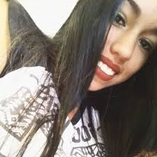 Mariana Knapp's Instagram, Twitter & Facebook