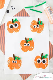 Halloween Deko Basteln Mit Kindern Jetzt Wird S Gruselig Bastelideen Halloween Deko Basteln Mit Kindern Halloween Deko Basteln Halloween Deko